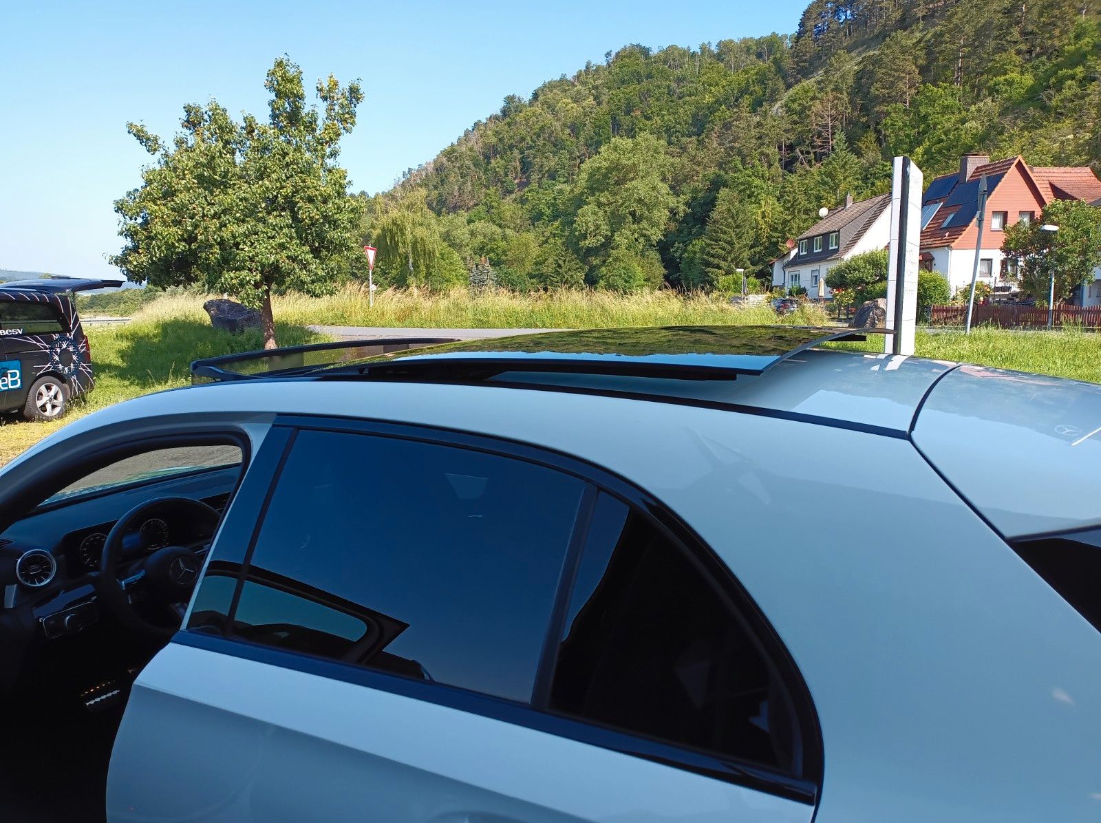 Fahrzeugabbildung Mercedes-Benz A 250 e+AMG LINE+PANO+360*KAMERA+DISTRONIC+SH+++