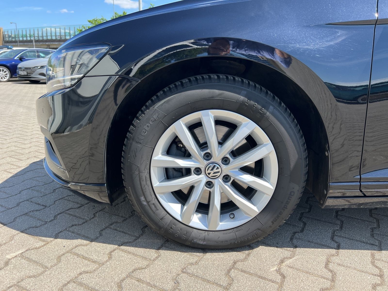 Fahrzeugabbildung Volkswagen Passat Variant Business TSI DSG LED ACC AHK PDC