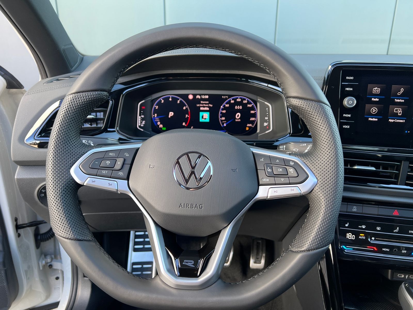 Fahrzeugabbildung Volkswagen T-Roc R-Line 1.5 TSI DSG *Black Style, AHK, Pano