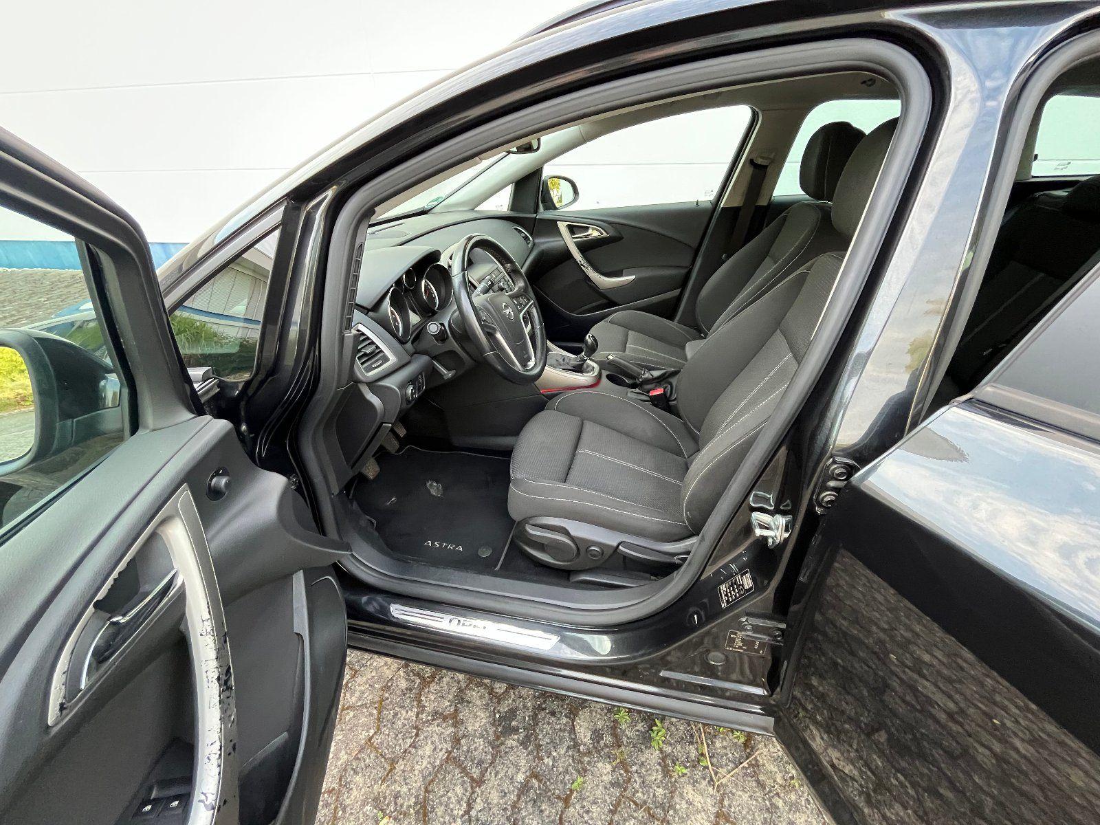 Opel Astra 2012 — photo 13