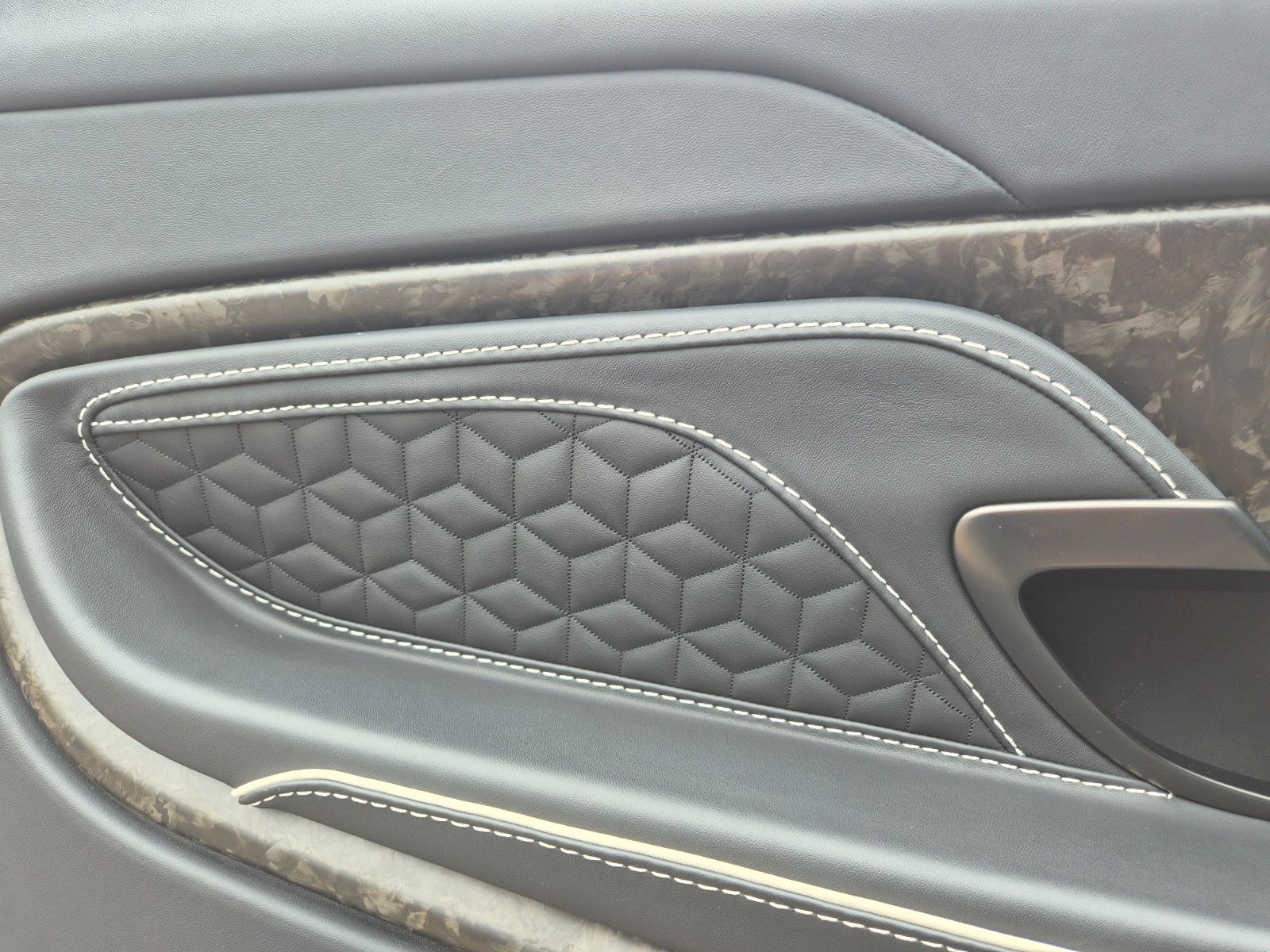 Fahrzeugabbildung Aston Martin DBS 5.2 V12 Volante/Werksgarantie 09/27/1A