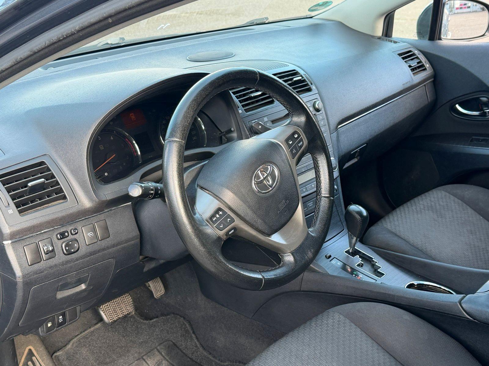 Toyota Avensis 2009 — photo 7