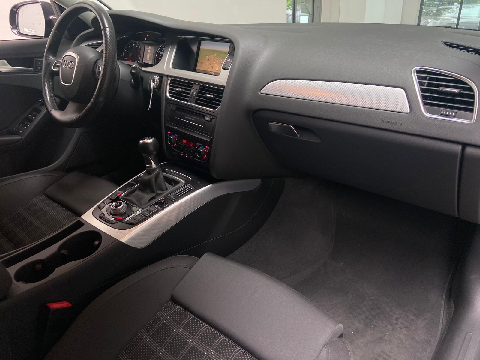 Audi A4 2010 — photo 11