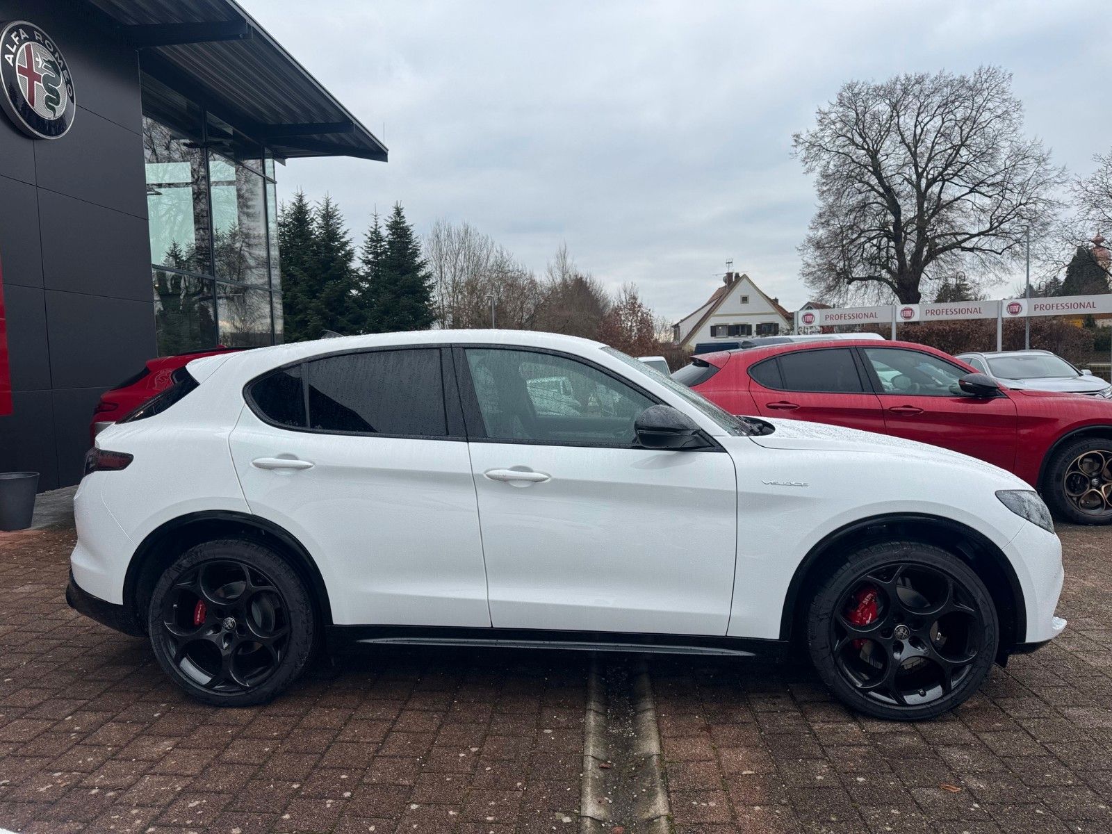 Fahrzeugabbildung Alfa Romeo Stelvio 280PS Veloce AT8 Q4 NAVI SITZHEIZUNG LED