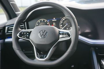 Fahrzeugabbildung Volkswagen Touareg R-Line 4Motion Black Style NETTO EXPORT
