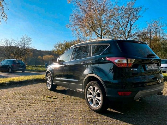 Ford FORD KUGA  4X4 2.0 179 PS MIT WINTERREIFEN...