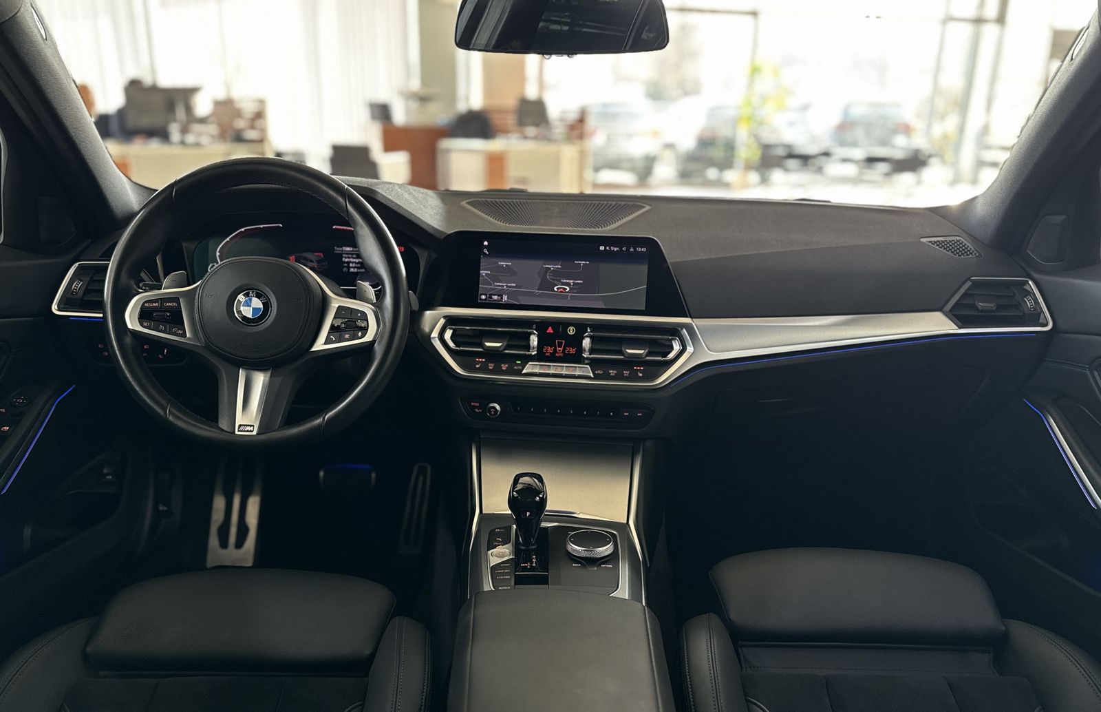 Fahrzeugabbildung BMW 330i M Sport Kamera Laser HUD DAB HiFi Komfort