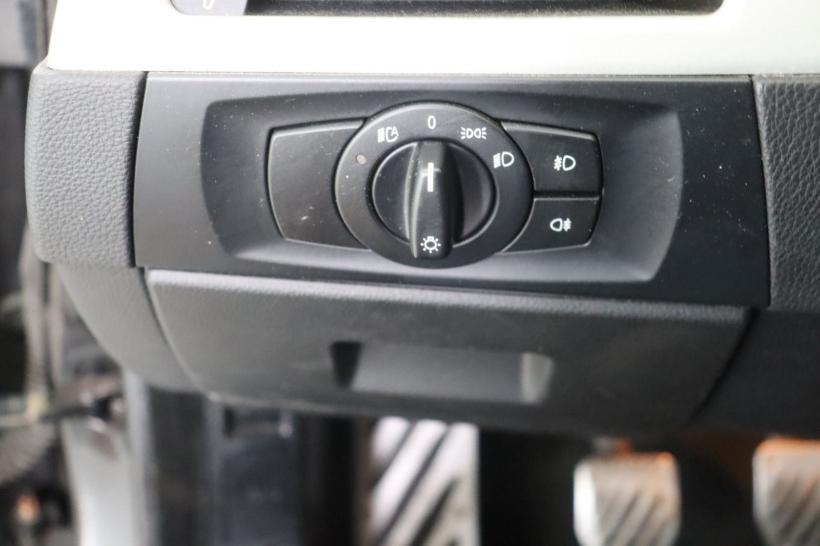 Fahrzeugabbildung BMW 325 i * Xenon * SD * Leder
