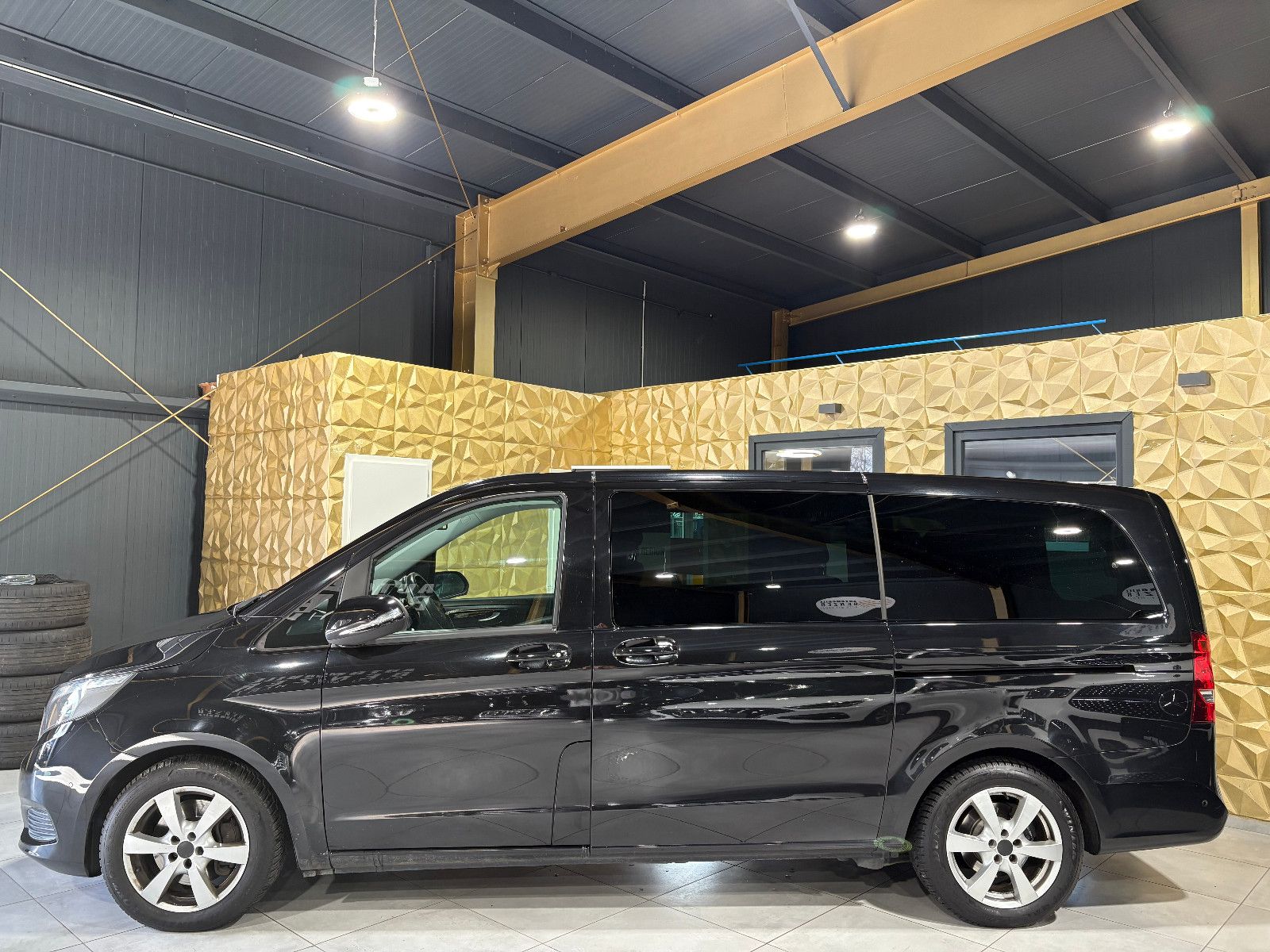 Fahrzeugabbildung Mercedes-Benz V 220d EDITION lang /8-SITZ/BURMESTER/KAMERA/