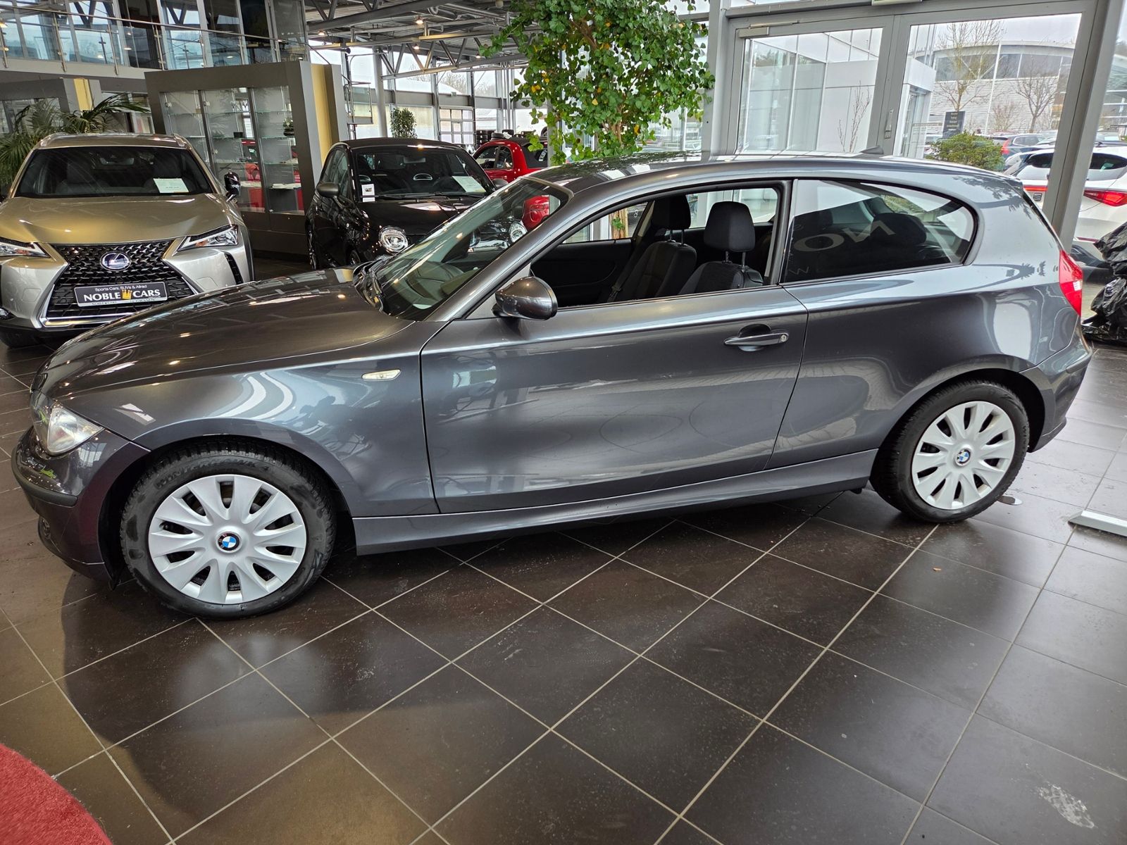 Fahrzeugabbildung BMW 116i Limousine KLIMA SHZ ALU - KM-Original