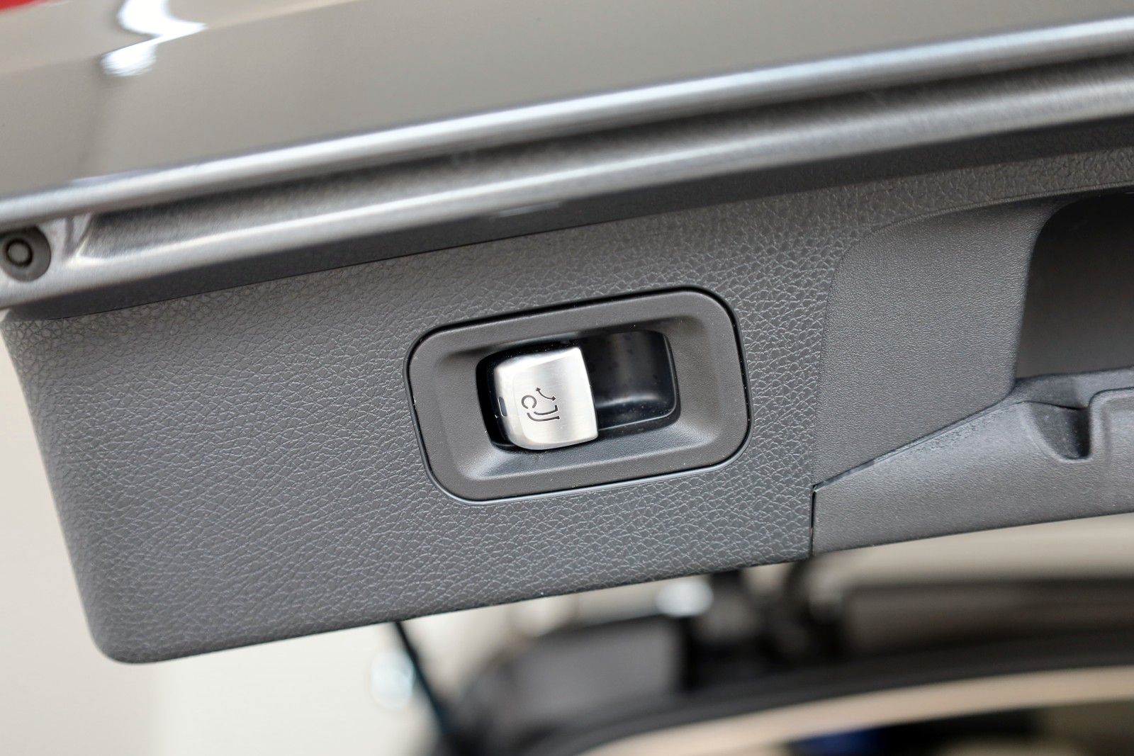 Fahrzeugabbildung Mercedes-Benz E 300de 4M T Avantgarde Leder,Navi,LED,PanoDach