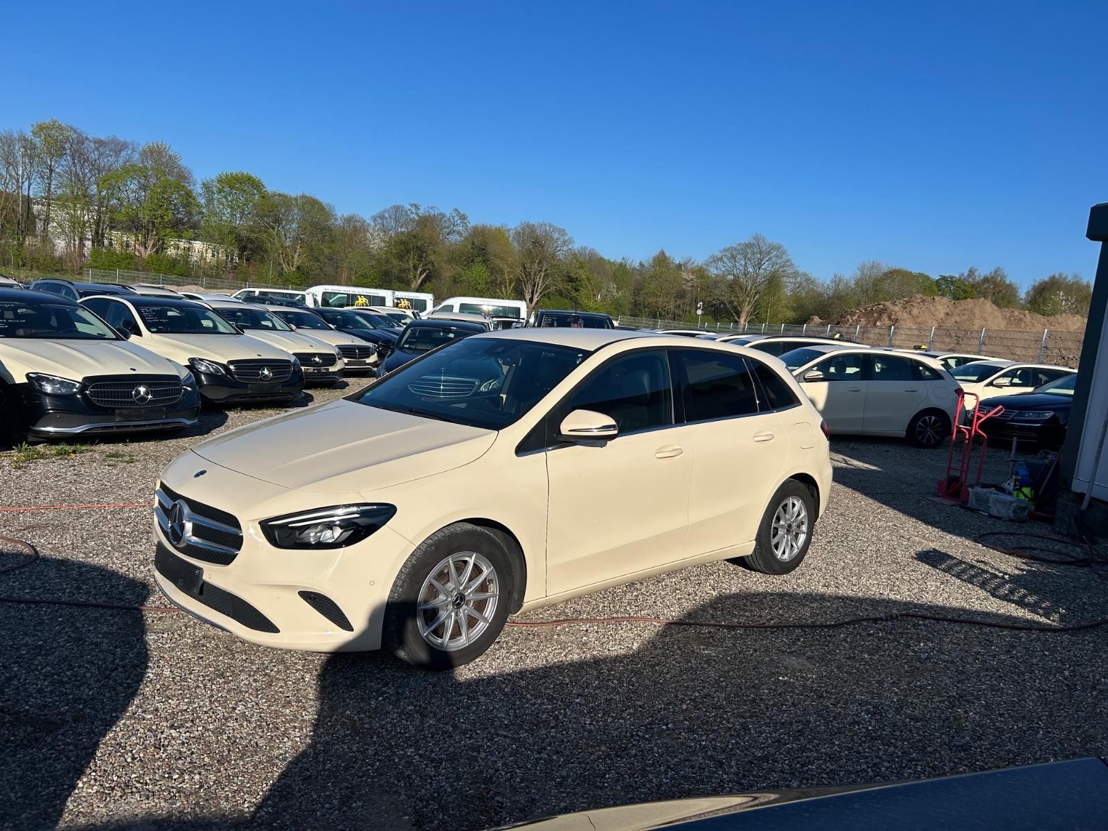 Mercedes-Benz B 200d, LED, Navi