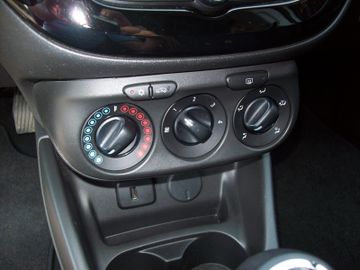Bild 13 Opel Corsa E 1.4 OPC-Line SHZ LHZ PDC+Kam Navi-App