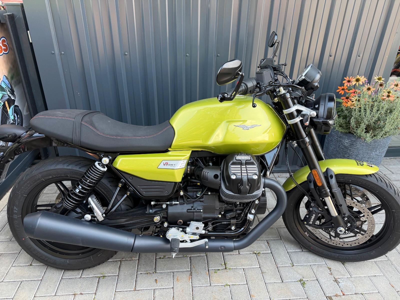 Moto Guzzi V7 Sport green legnano 2025