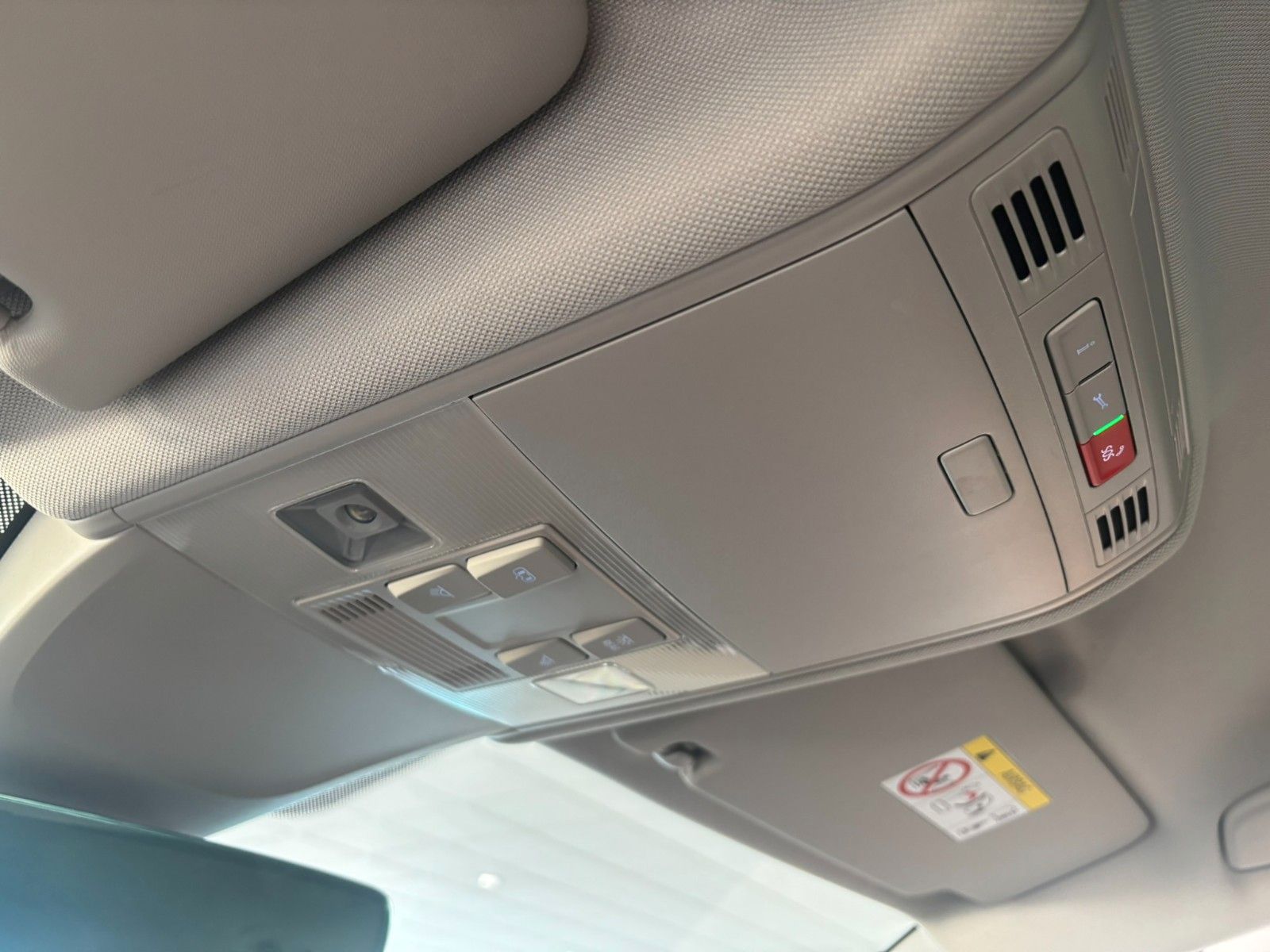 Fahrzeugabbildung Volkswagen Tiguan 2.0 TDI Life 4Motion AHK/NAVI/KAMERA/SHZ