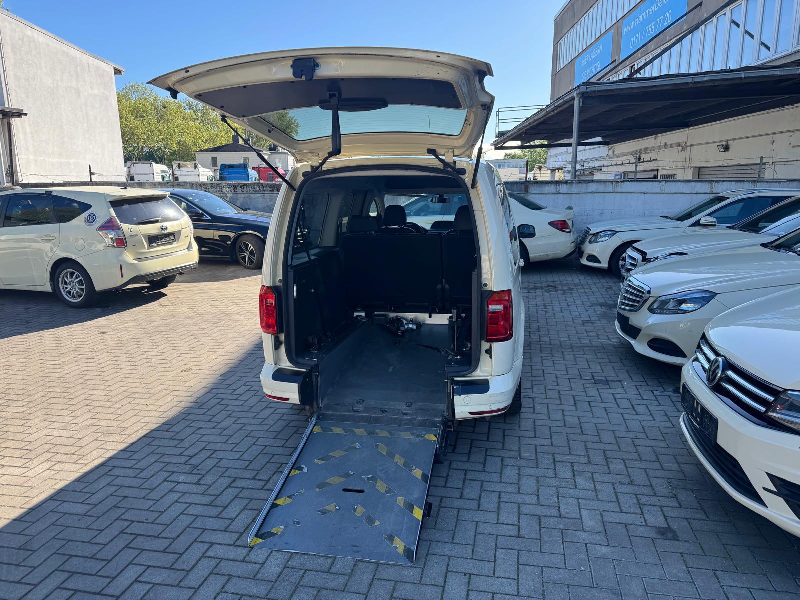 Volkswagen Caddy Maxi mit Rollstuhlrampe