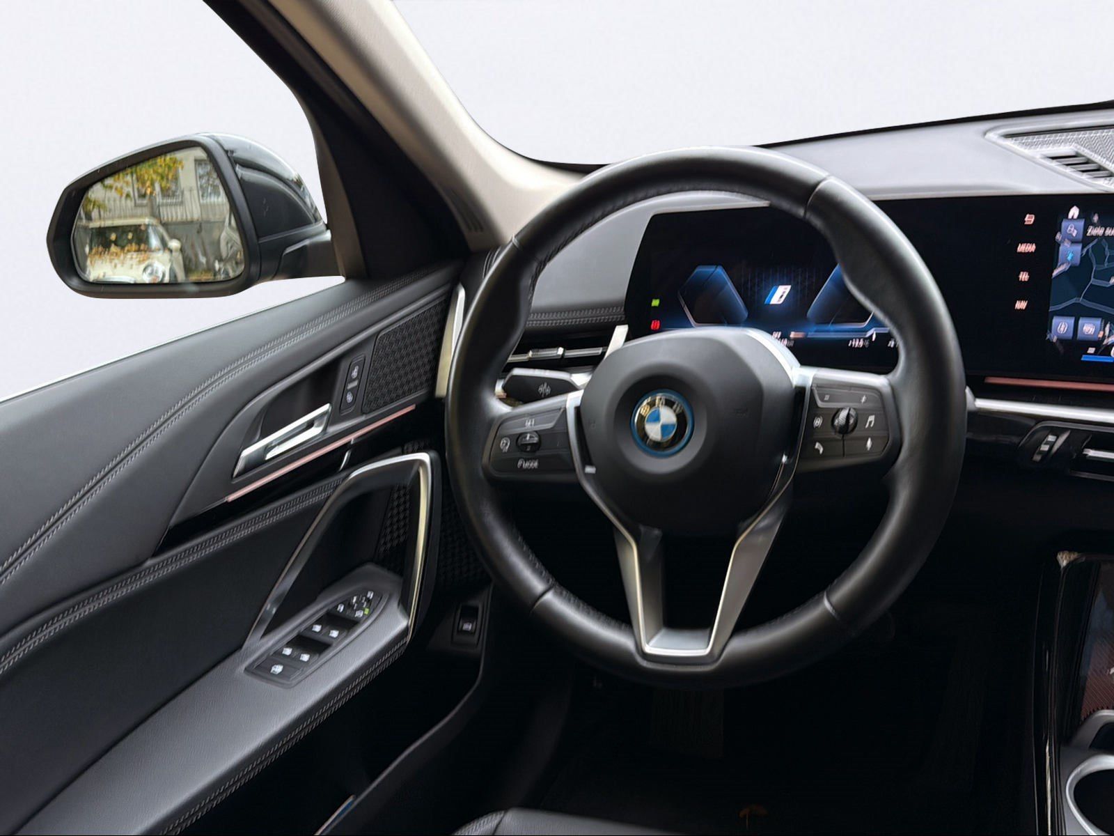BMW iX1 - Bild 8