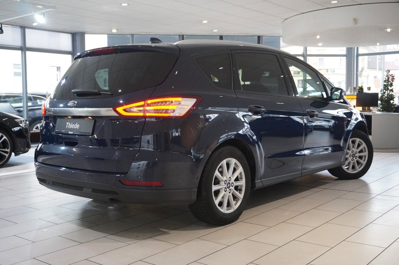 Fahrzeugabbildung Ford S-Max 2.0D TREND NAVI/LED/KAMERA/SHZ/SPORT/DAB+