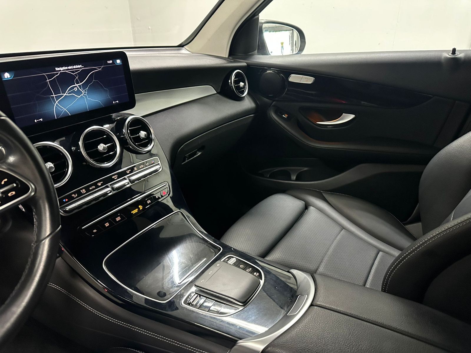 Fahrzeugabbildung Mercedes-Benz GLC 300 e 4MATIC Autom. *AHK*