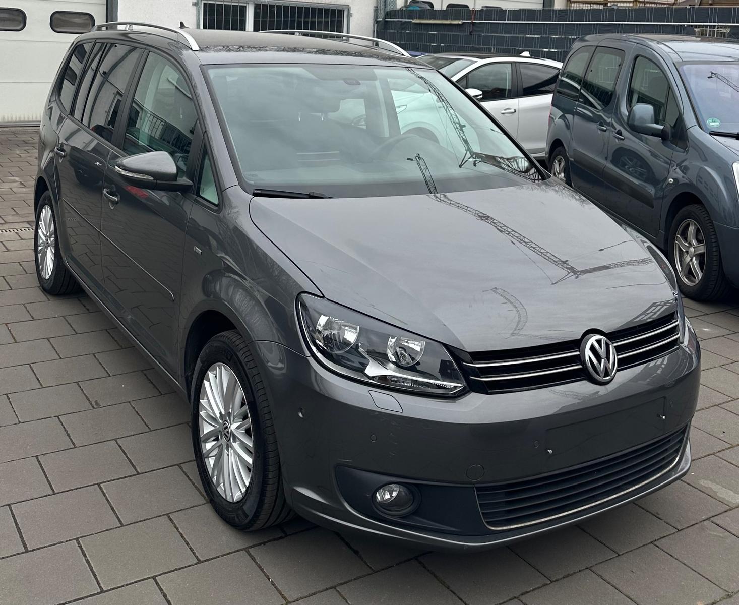 Volkswagen Touran 1.6 TDi Cup BMT *1.HAND SCHECKHEFT*
