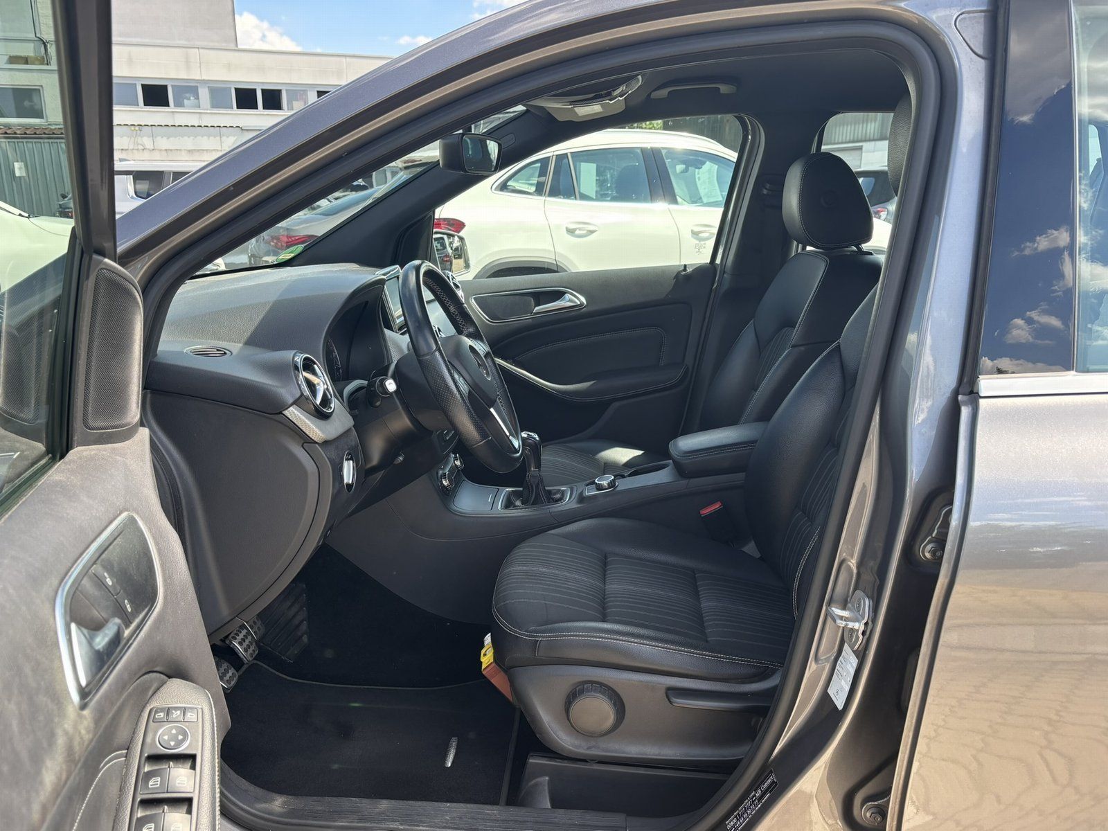 Fahrzeugabbildung Mercedes-Benz B 180 LED*BLUETOOTH*SPIEGEL-PAKET*SCHECKHEFT