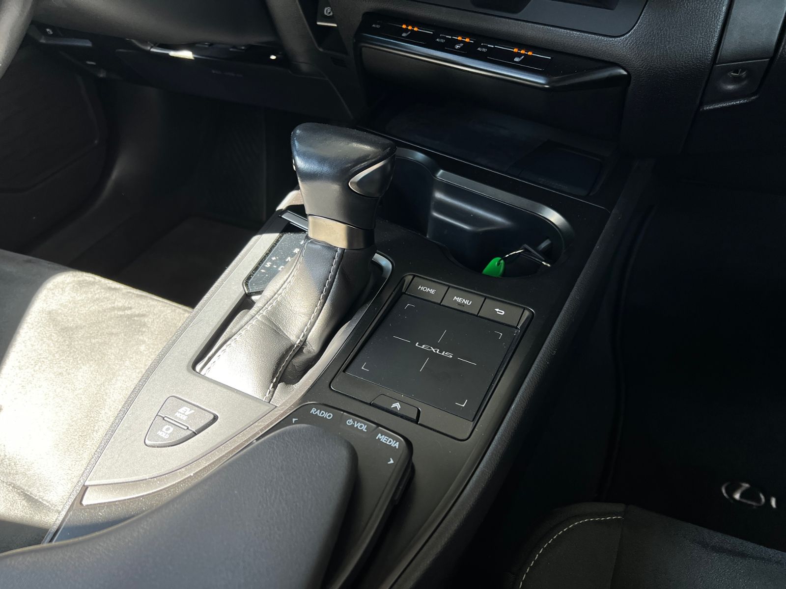 Fahrzeugabbildung Lexus UX 250 h Style Edition AHK RFK Full Link LED