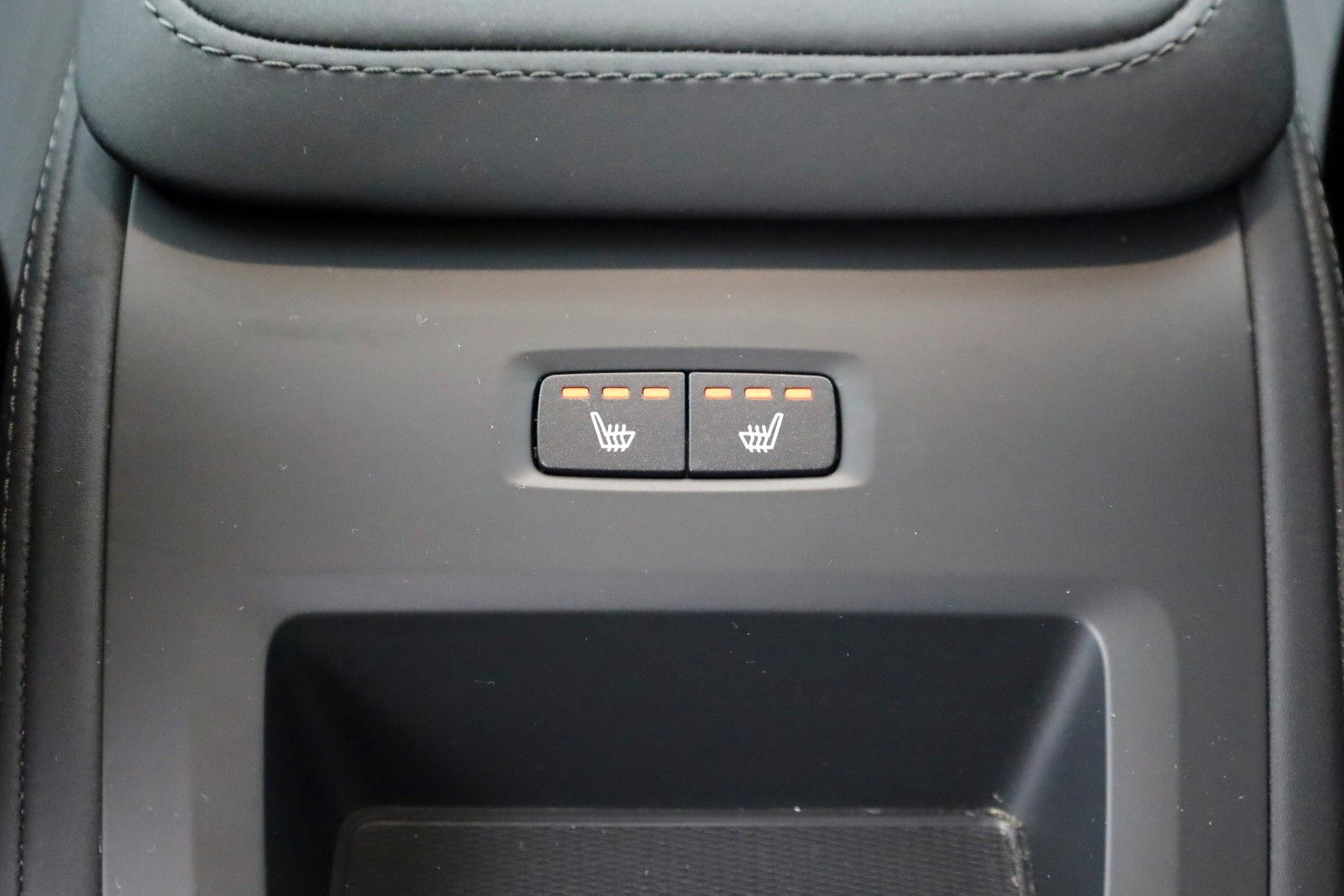 Fahrzeugabbildung Volvo XC90 Plus Bright AWD 7Si,Leder,Navi,LED,HUD,360°