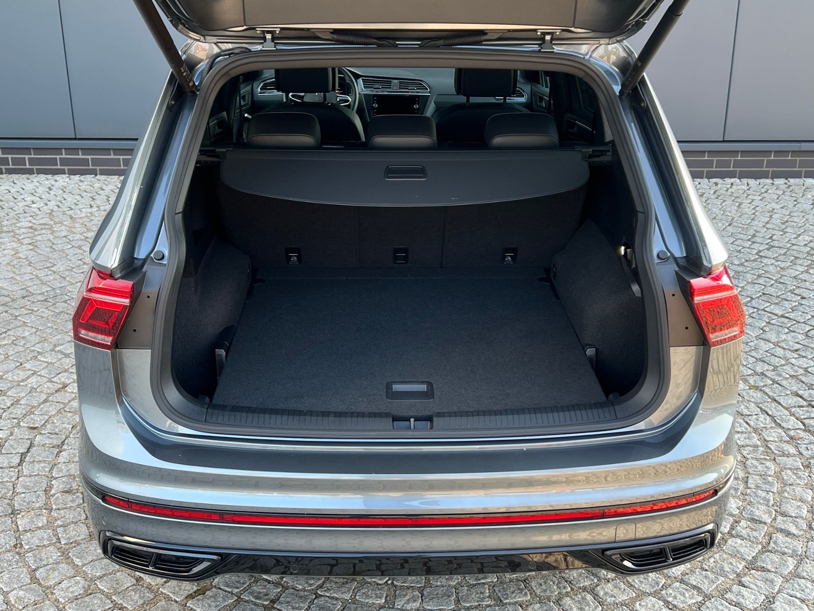 Fahrzeugabbildung Volkswagen Tiguan Allspace R-Line 2.0 TDI DSG 4MOTION *AHK,