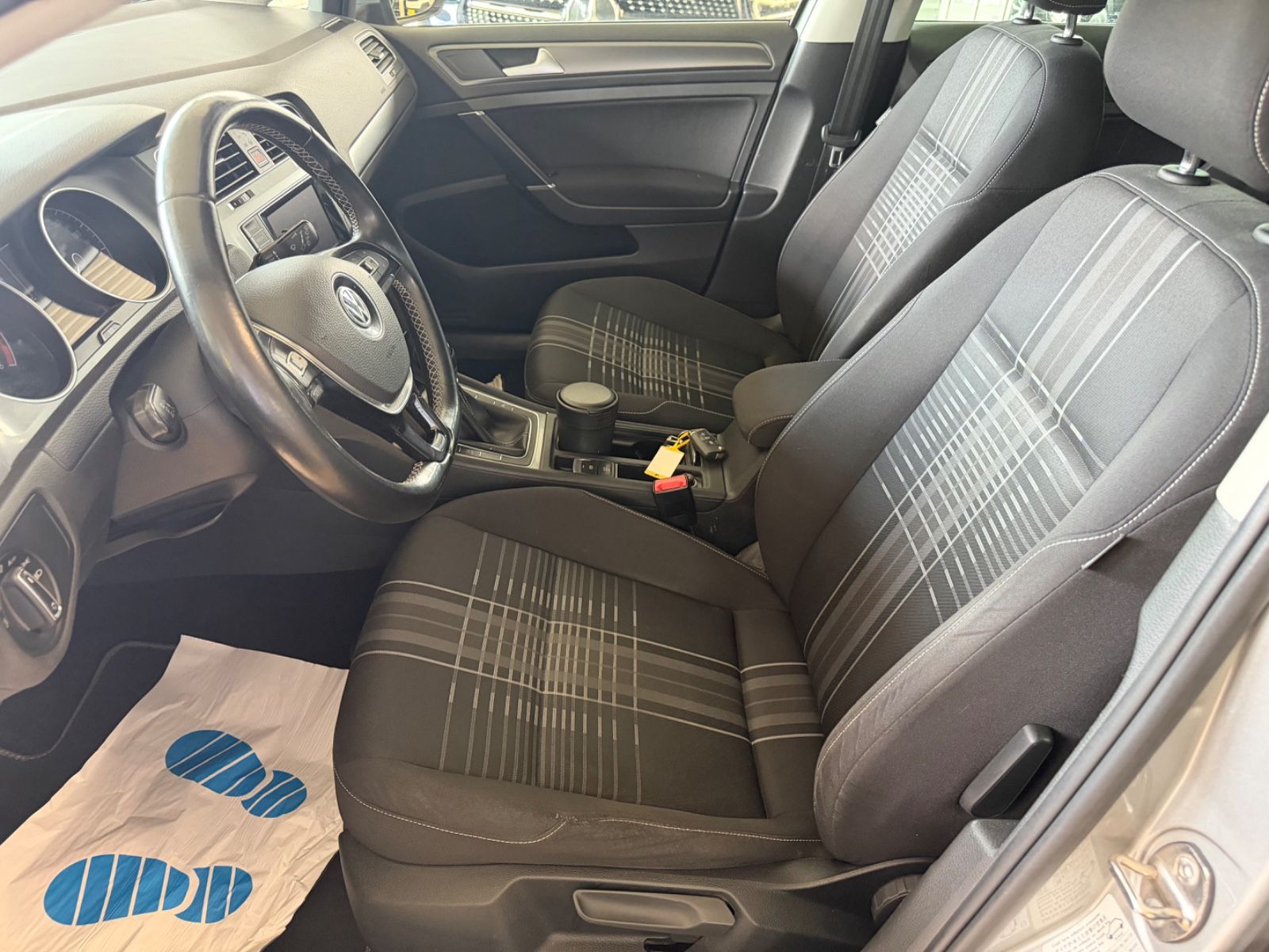 Fahrzeugabbildung Volkswagen Golf VII Lim. Lounge BMT