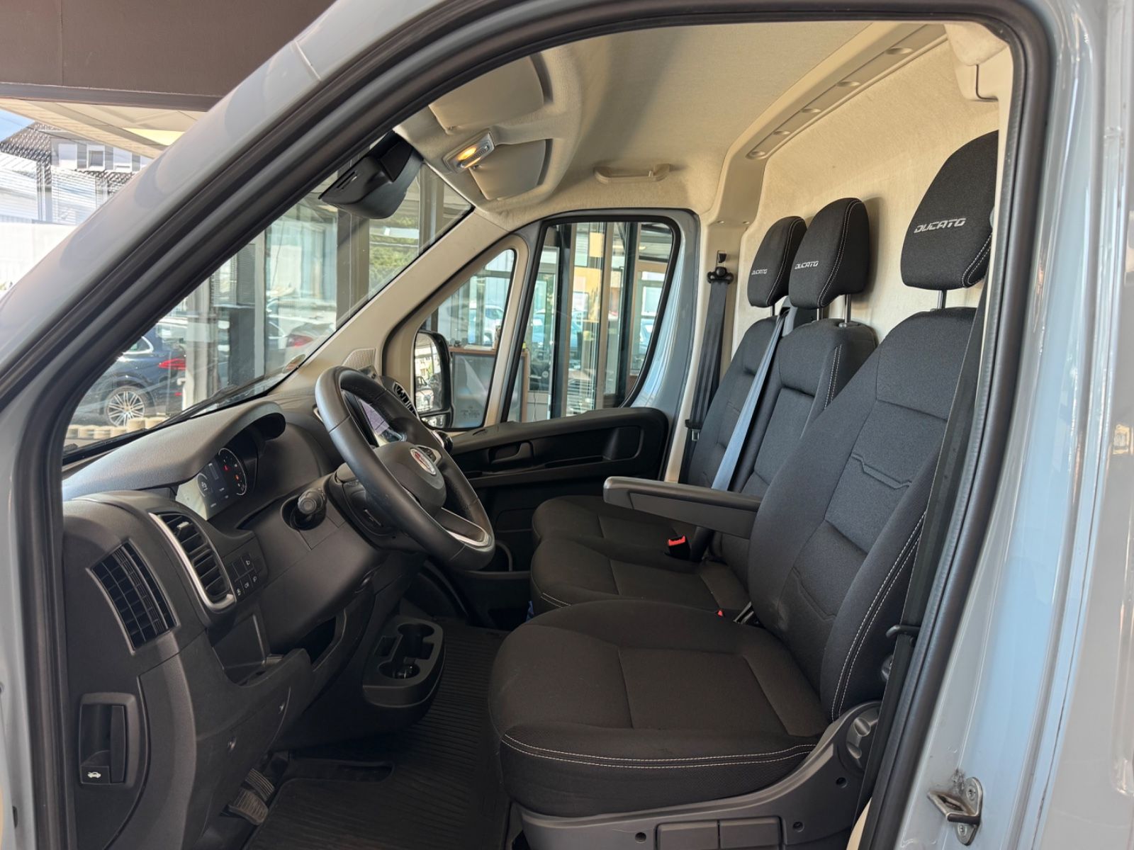 Fahrzeugabbildung Fiat Ducato L1H1 140 Multijet Flach/CarPlay/Navi/RCam