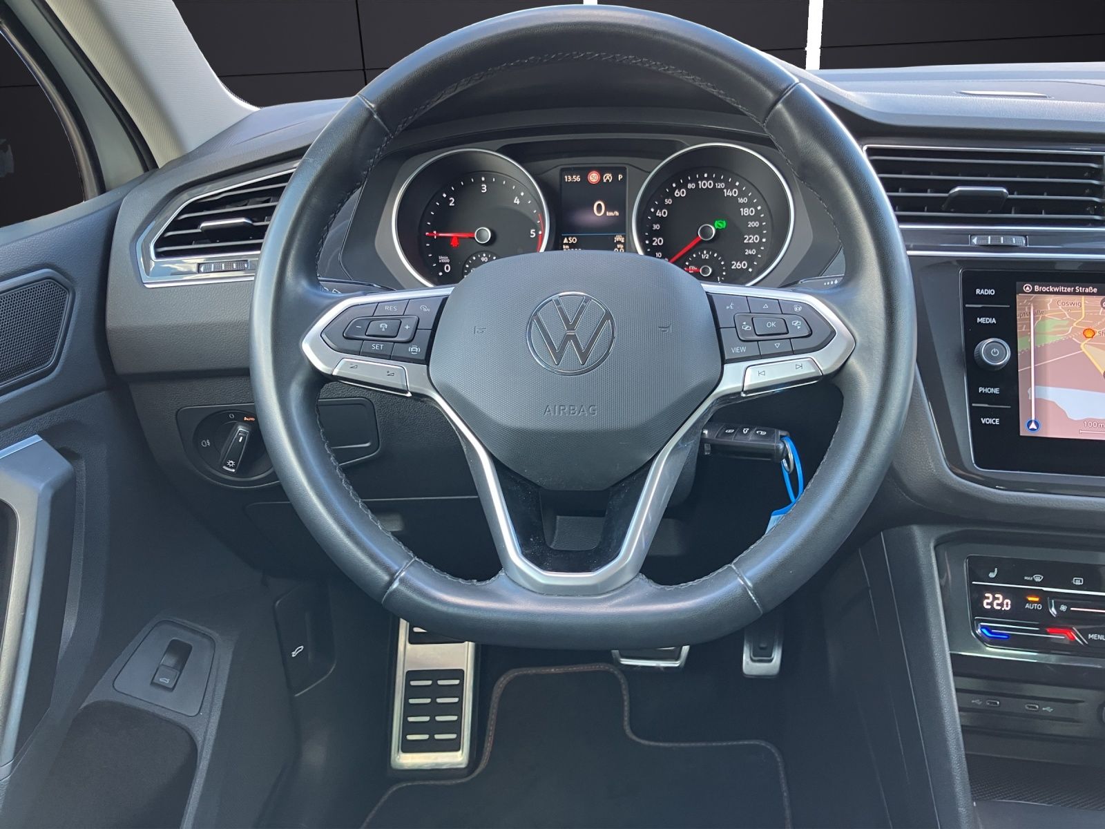 Fahrzeugabbildung Volkswagen Tiguan Life Sport TDI DSG LED ACC AHK SH Ambient