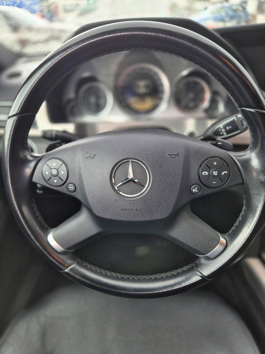 Mercedes-Benz  2011 — photo 11