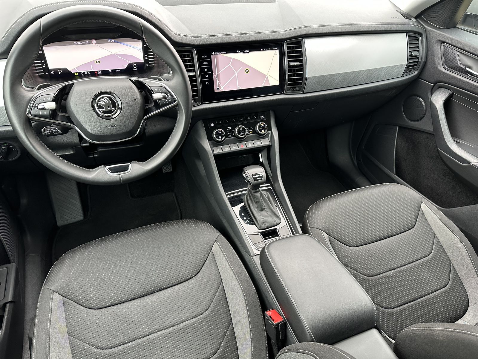 Fahrzeugabbildung SKODA Kodiaq 2.0 TDI DSG Tour 4x4 NAV+LED+AHK+19ZO+1HD
