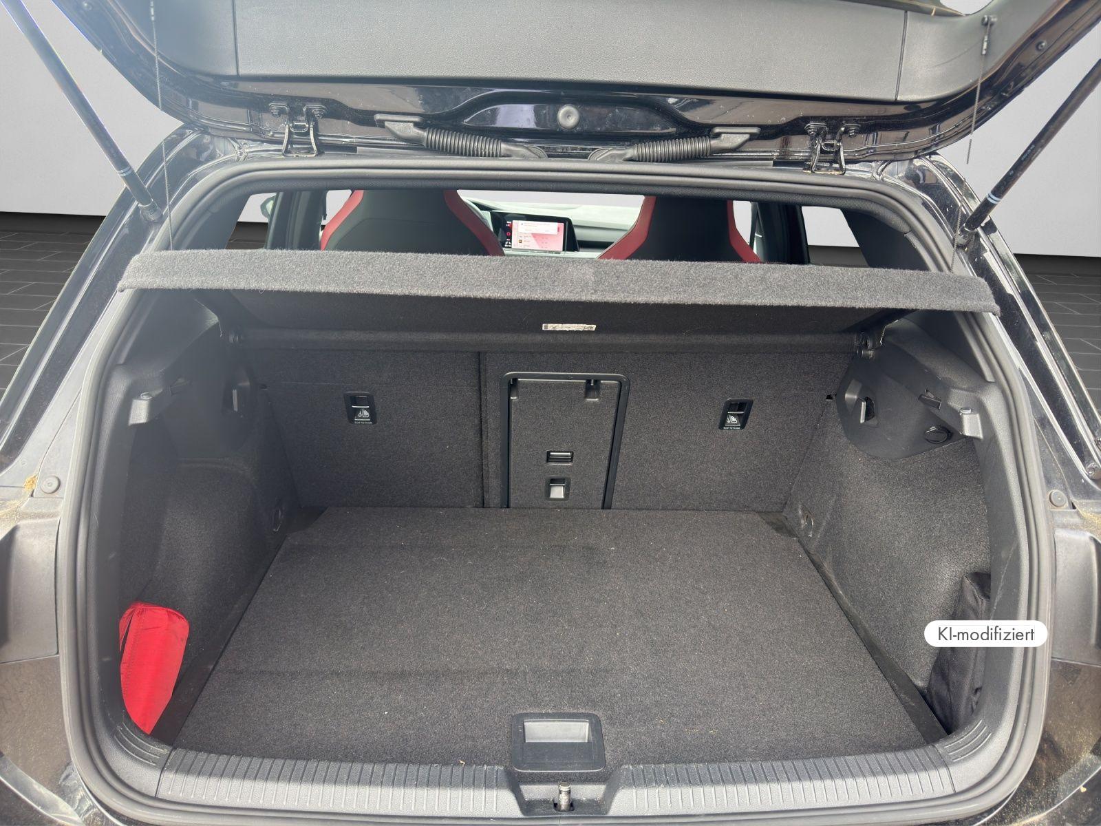 Volkswagen Golf VIII GTI 2.0 TSI DSG IQ.LIGHT NAVI PANO DCC, миниатюра 17