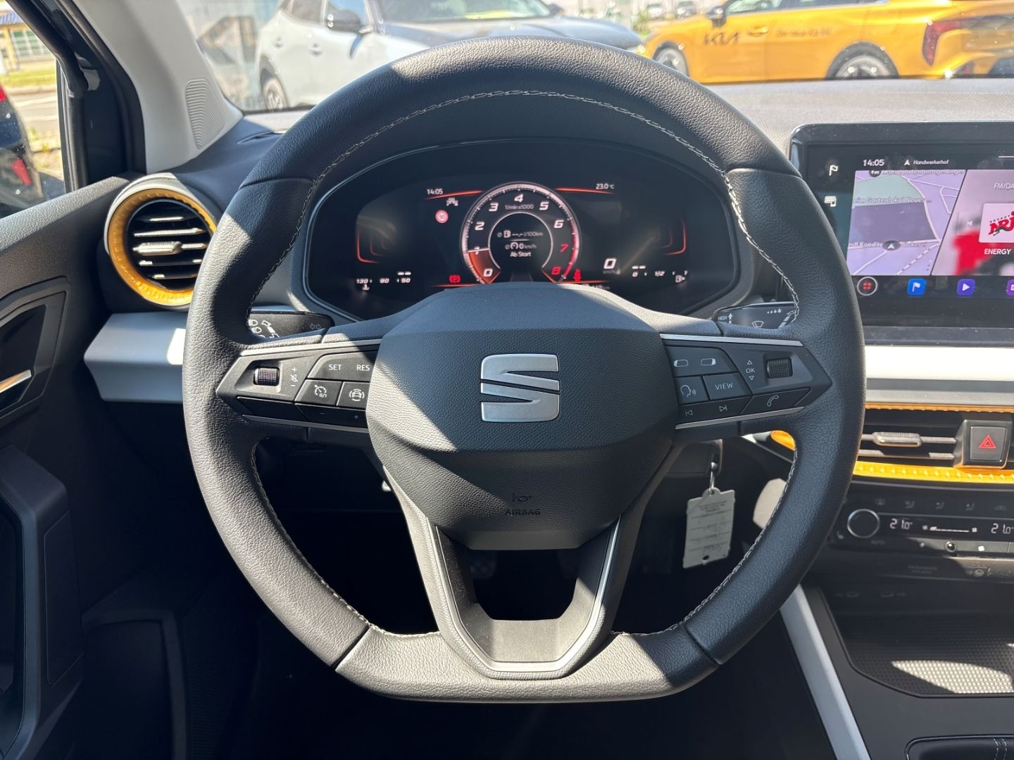Fahrzeugabbildung SEAT Arona Style Navi Digitales Cockpit LED Apple Car