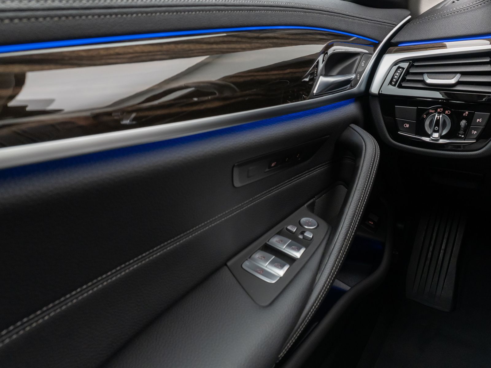 Fahrzeugabbildung BMW 540i xD LuxuryLine Kamera Laser HUD H/K Komfort