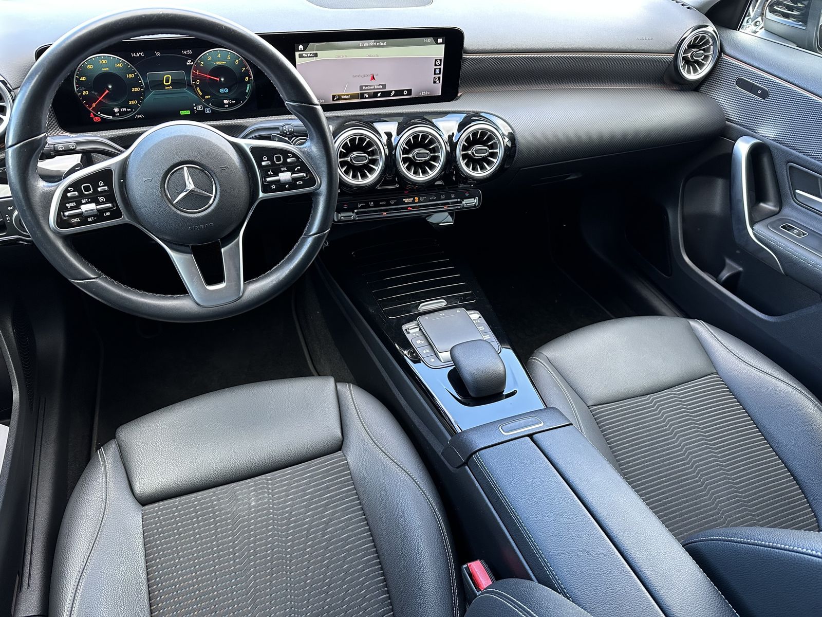 Fahrzeugabbildung Mercedes-Benz A 250e Progressive NAV+KEYLESS+TEMPO+PARKASSIST