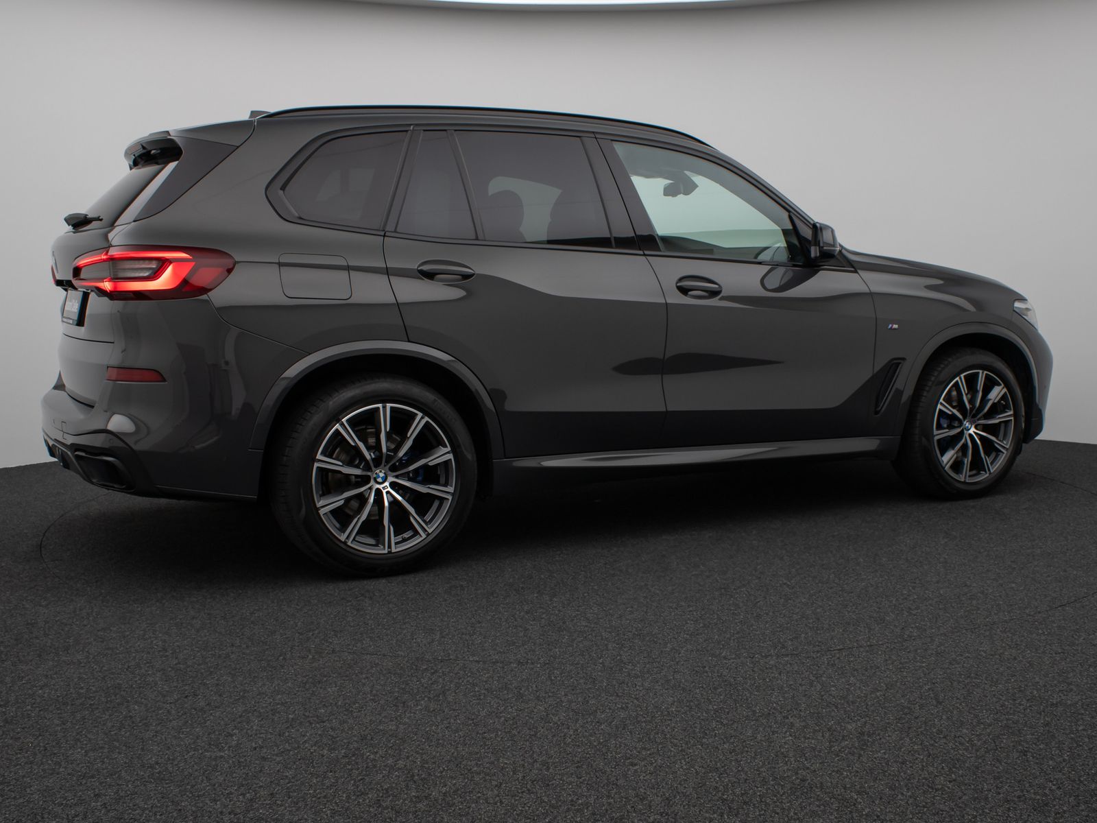 Fahrzeugabbildung BMW X5 xD30d M Sport Kamera HUD DAB HiFi Komfort 20"