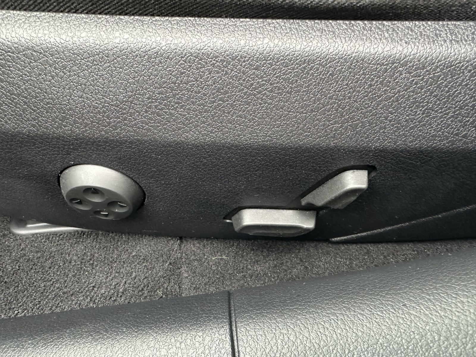 Fahrzeugabbildung Mercedes-Benz C 200d T Avantgarde NAV+LED+ACC+DISTRONIC+VCOCK