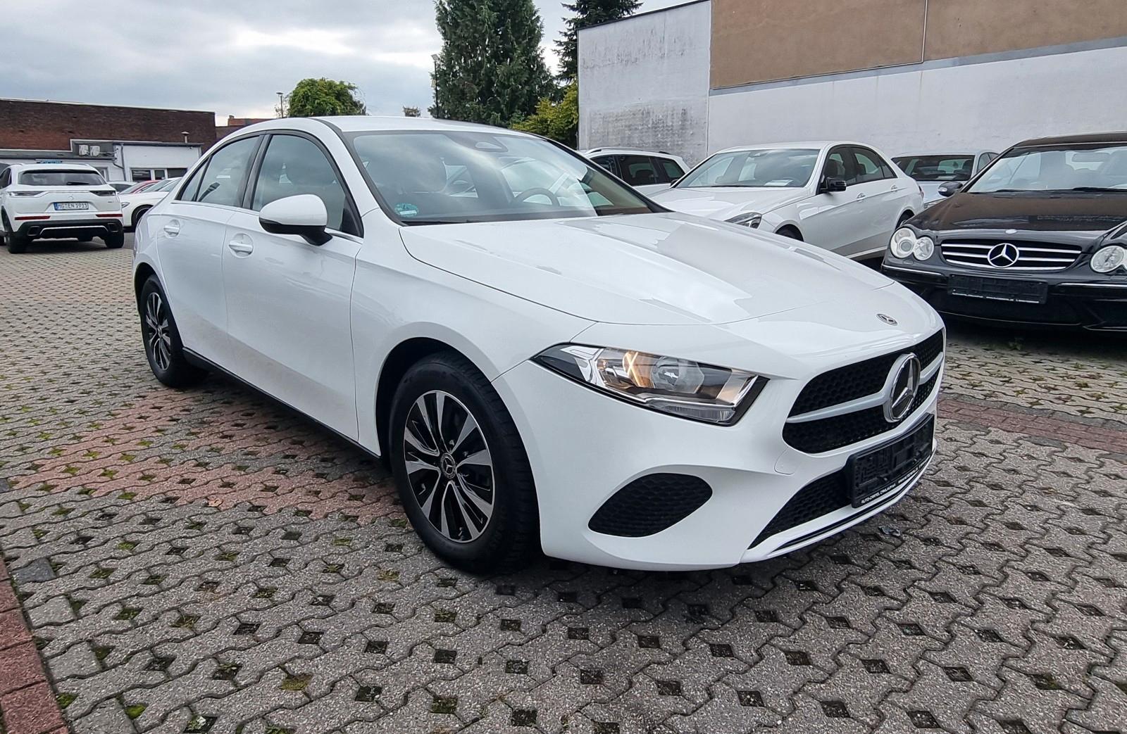 Mercedes-Benz A 180 Lim-48TKM-LEDER-KAMERA-GARANTIE-AUTOMATIK-