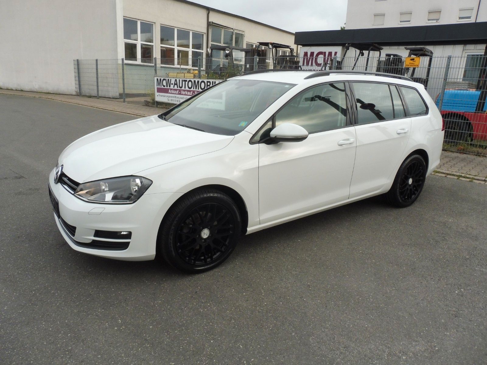 Volkswagen Golf - 1