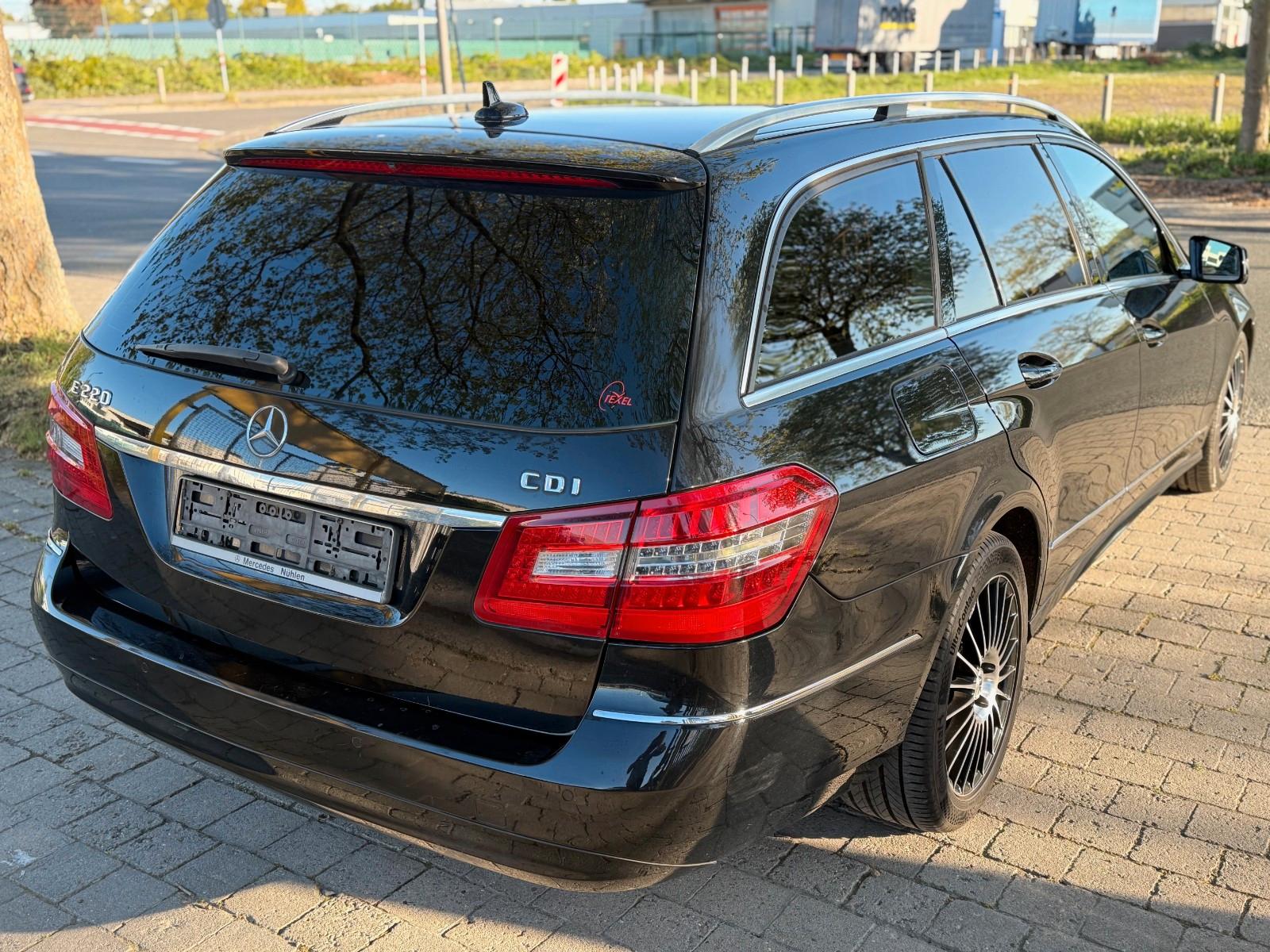 Mercedes-Benz E 220 CDI T-Modell  BlueEfficiency NAVI KLIMA PD