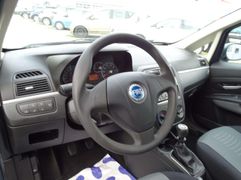 Fahrzeugabbildung Fiat Grande Punto 1.4 8V Dynamic TÜV-NEU / ZAHNRIEMEN