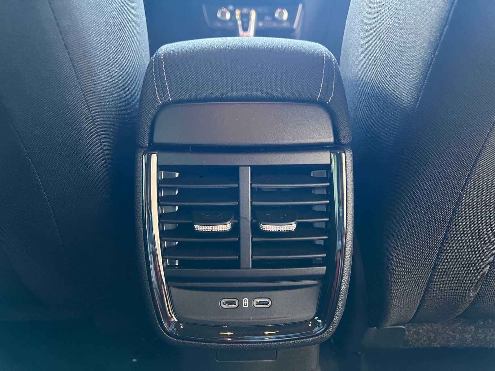 Fahrzeugabbildung SKODA Kamiq Selection 1.0 TSI DSG *AHK, LED, SmartLink