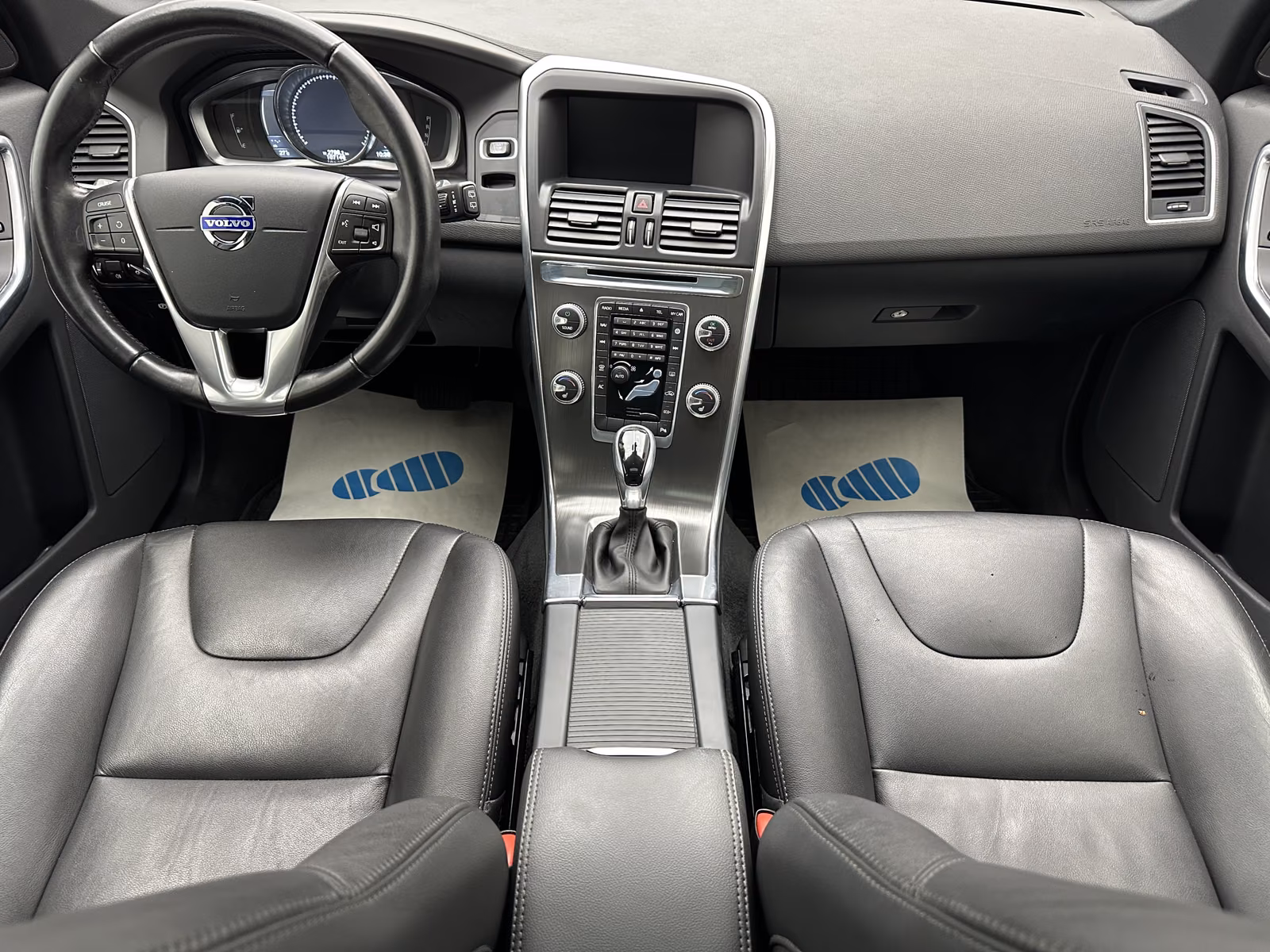 Volvo XC60 Summum 2WD "LEDER-NAVI-PANO-SITZH-PDC-ALU"