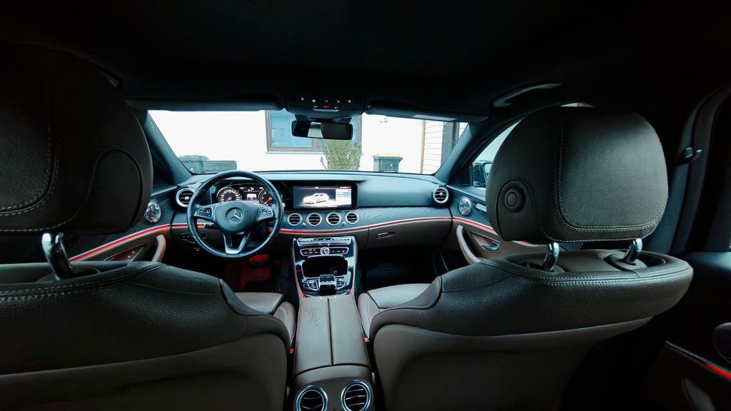 Image of Mercedes-Benz E 220