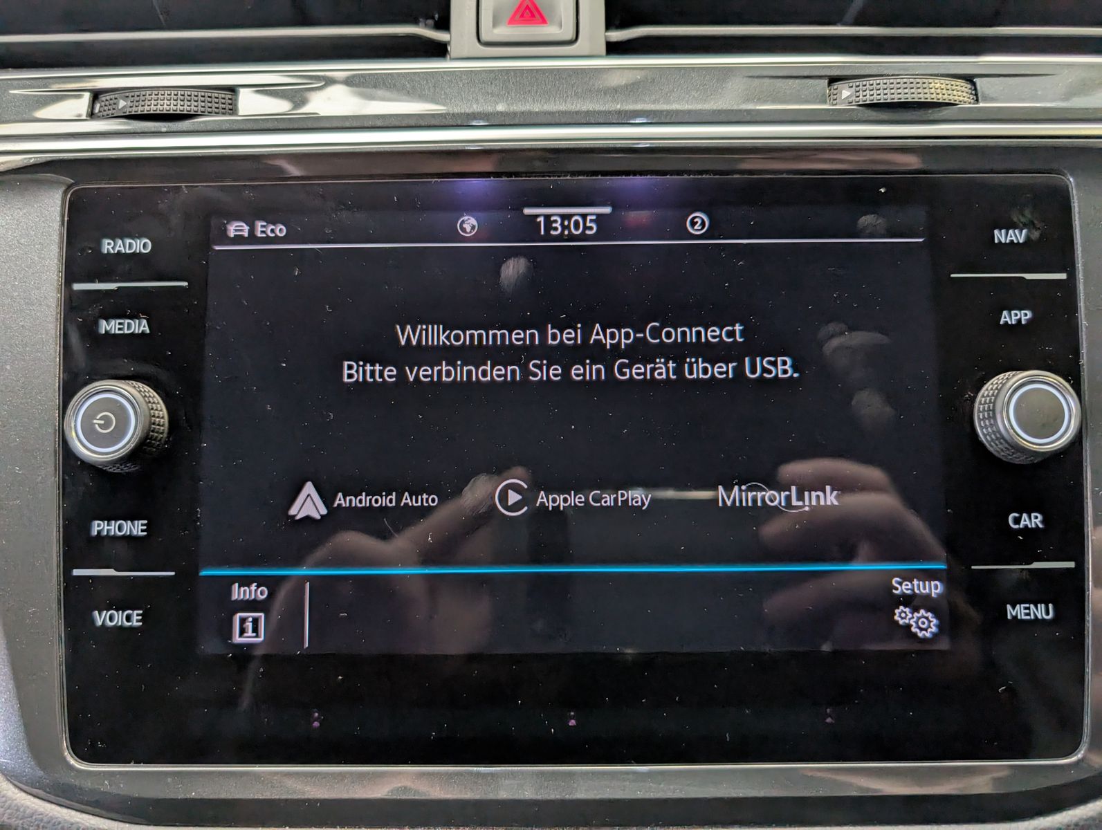Fahrzeugabbildung Volkswagen Tiguan 2.0TSI R-Line 4M ACC HUD Cam StHz AHK 19"