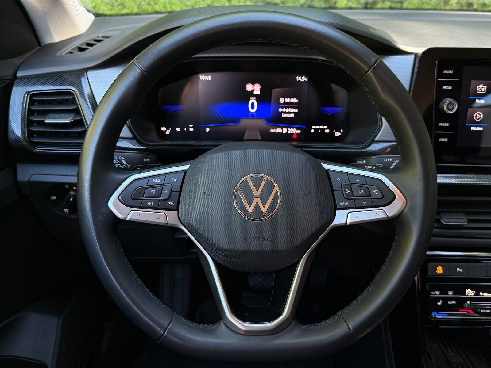Fahrzeugabbildung Volkswagen T-Cross 1.0 TSI DSG Life LED+KAM+ACC+CARPL+SHZ+