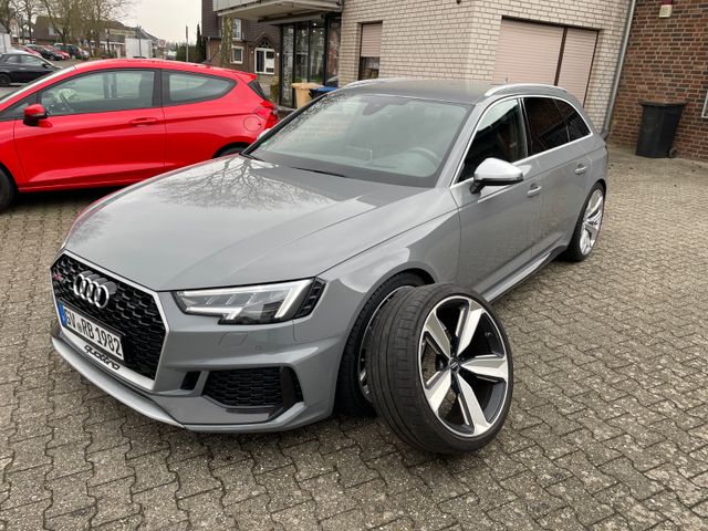 Audi RS4, Keramik, Virtual, B&O,Carbon,Dynamik Matrix