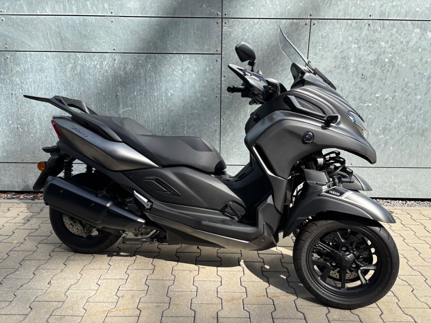 Fahrzeugabbildung Yamaha Tricity 300 Handschutz Gepäckbrücke